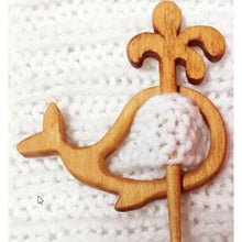 Load image into Gallery viewer, Brooch Pin with Wooden Animal Pattern