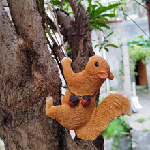Load image into Gallery viewer, Rope Climbing Squirrel Resin Statue Figurine Ornament