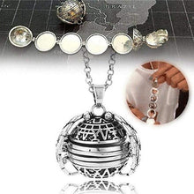 Load image into Gallery viewer, Expanding Photo Locket